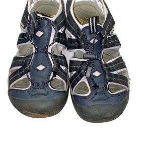 Nevados slip on outdoor shoes size 8